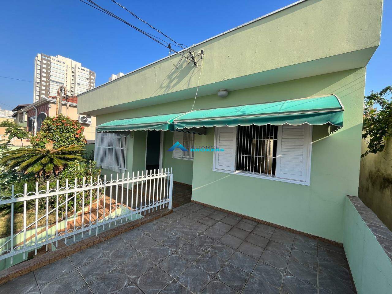 Casa à venda com 3 quartos, 177m² - Foto 1