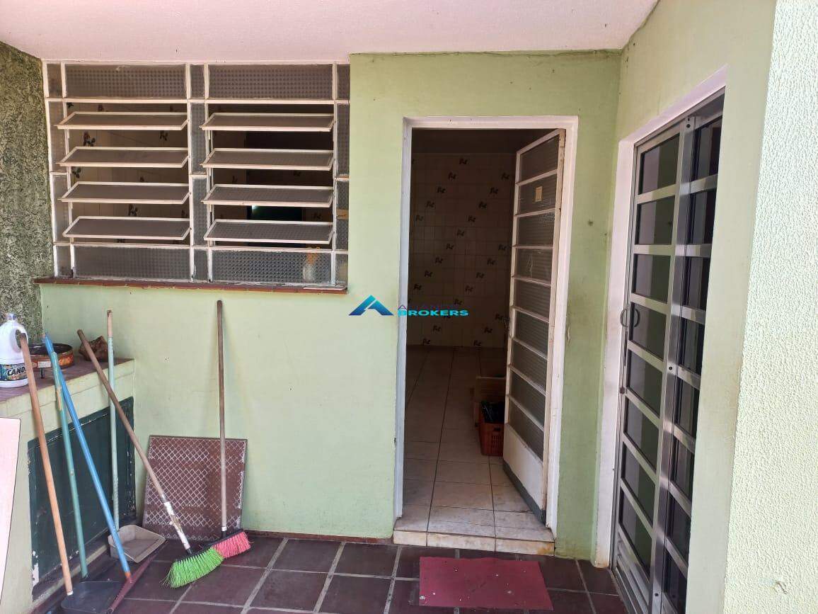 Casa para alugar com 4 quartos, 190m² - Foto 5