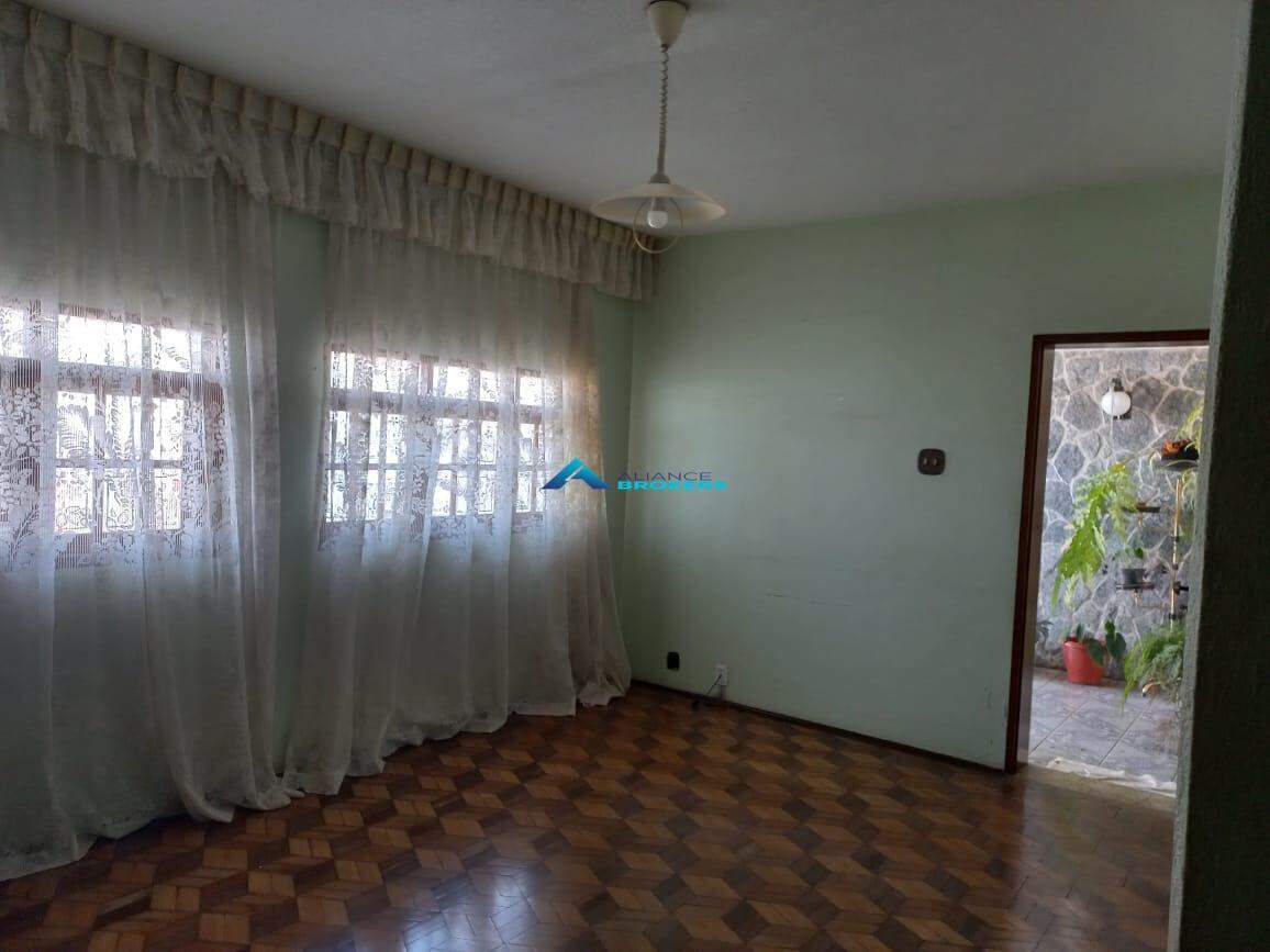 Casa para alugar com 4 quartos, 190m² - Foto 28