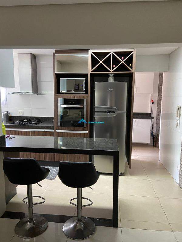 Apartamento à venda com 3 quartos, 111m² - Foto 9