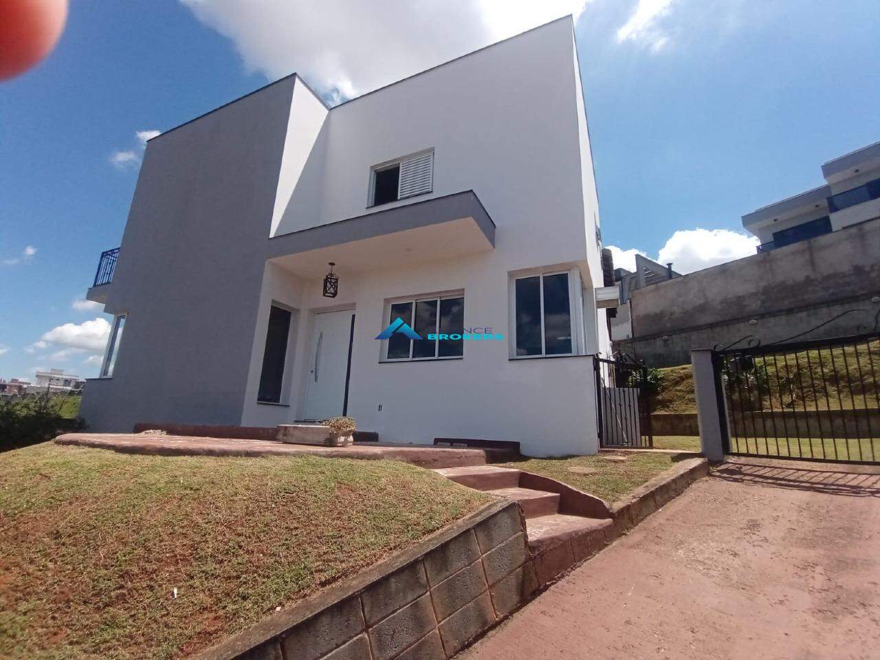 Casa à venda com 3 quartos, 220m² - Foto 3