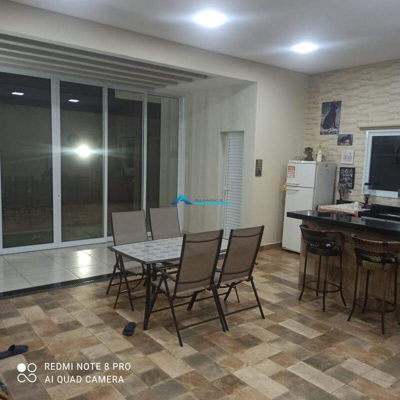 Casa para alugar com 3 quartos, 230m² - Foto 7