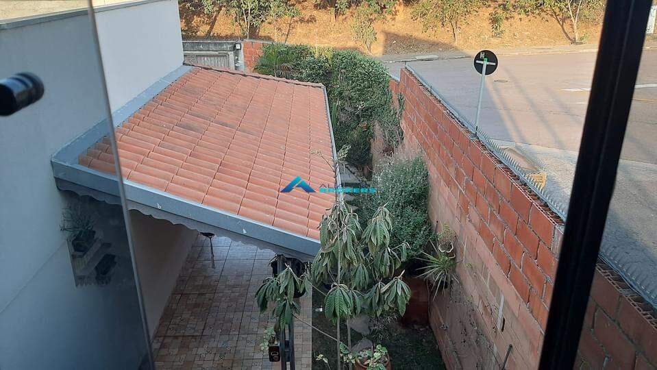 Casa à venda com 3 quartos, 168m² - Foto 3