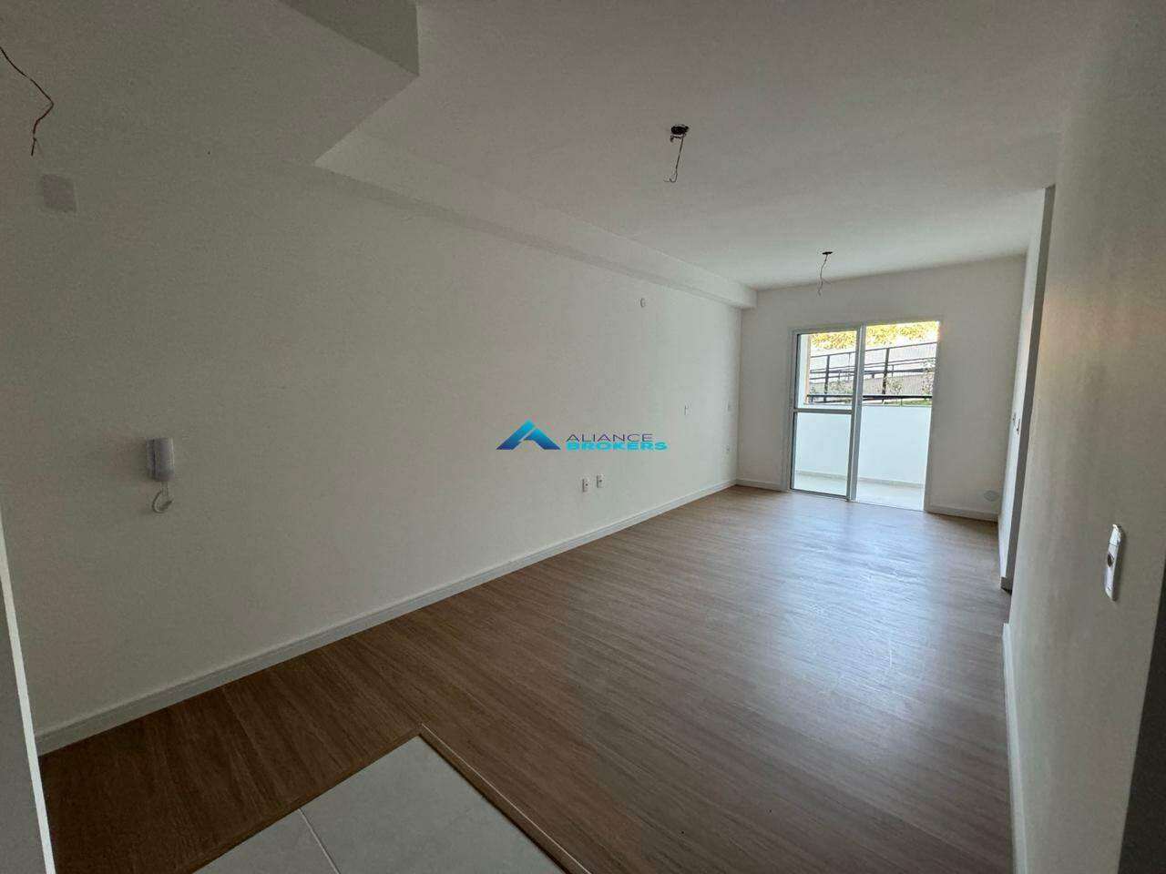 Apartamento à venda com 2 quartos, 64m² - Foto 1