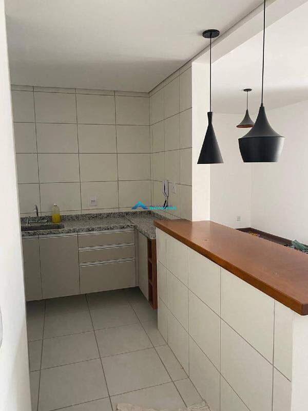 Apartamento à venda com 3 quartos, 113m² - Foto 2