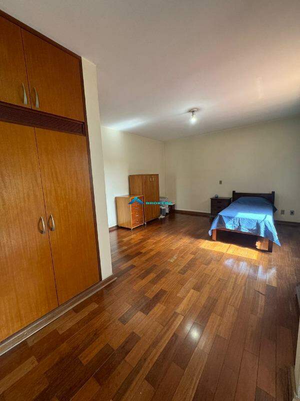 Casa à venda com 3 quartos, 303m² - Foto 13