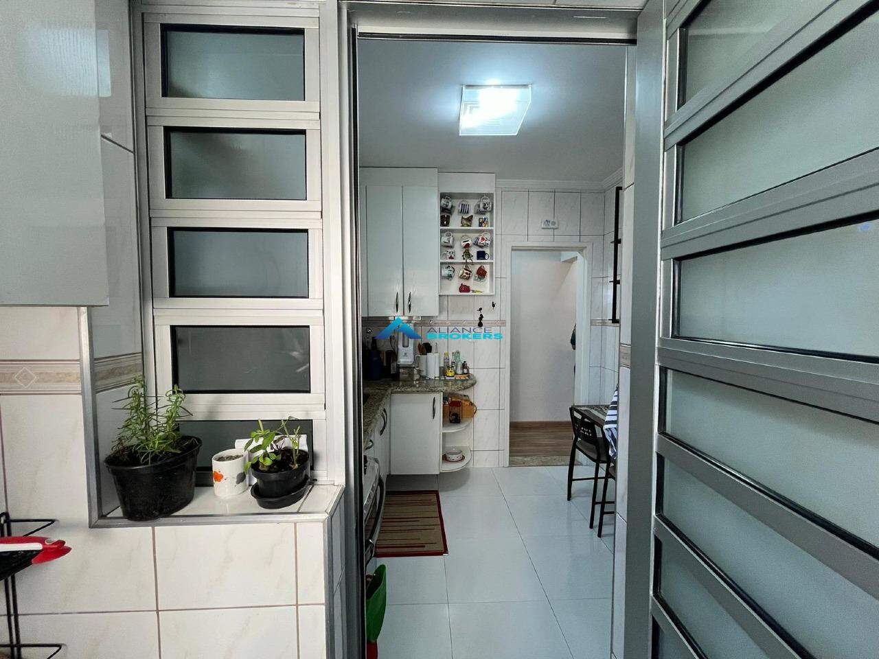 Apartamento à venda com 3 quartos, 75m² - Foto 14