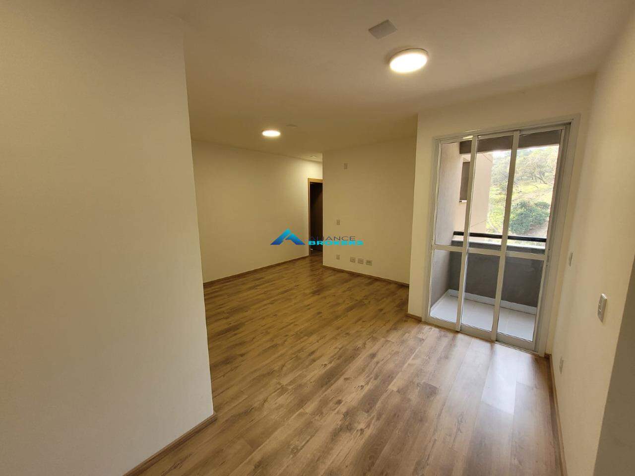 Apartamento à venda com 2 quartos, 71m² - Foto 2