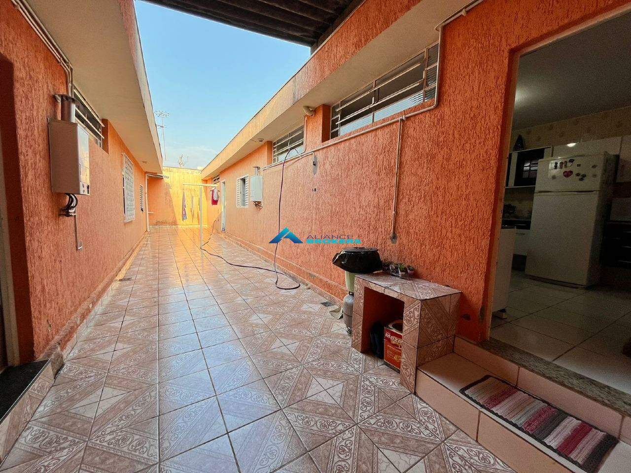 Casa à venda com 3 quartos, 242m² - Foto 19