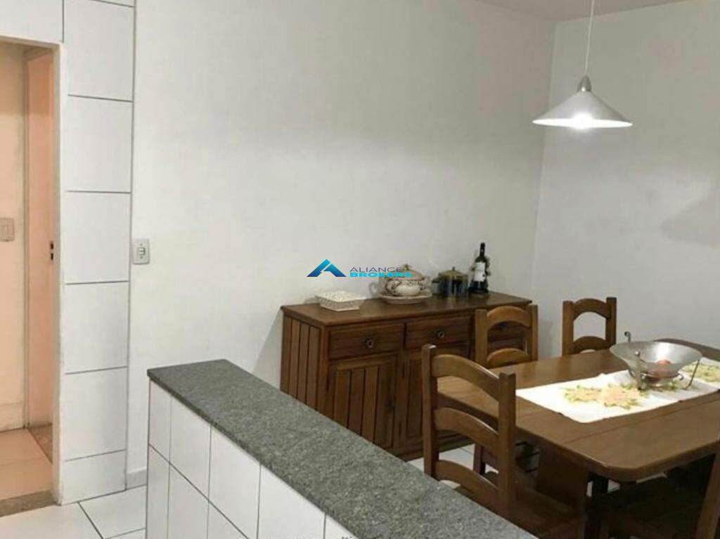 Casa à venda com 3 quartos, 218m² - Foto 11