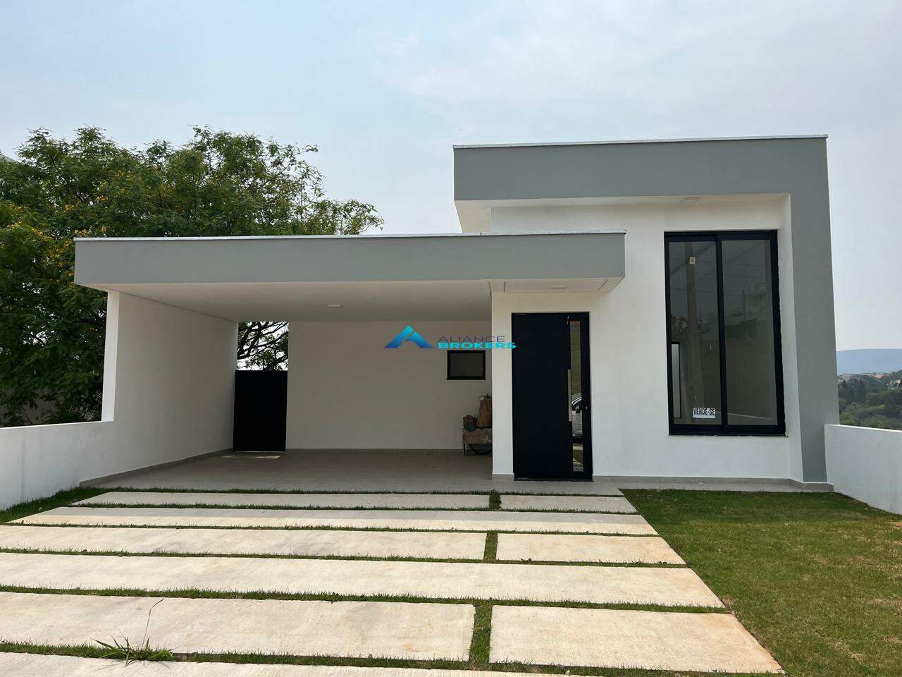 Casa à venda com 3 quartos, 179m² - Foto 1