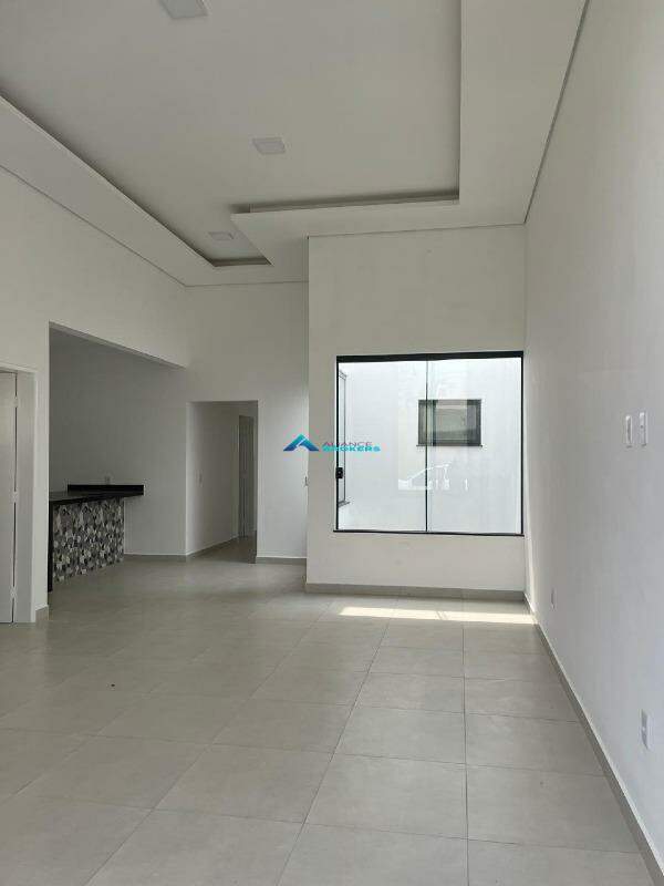 Casa à venda com 3 quartos, 179m² - Foto 4