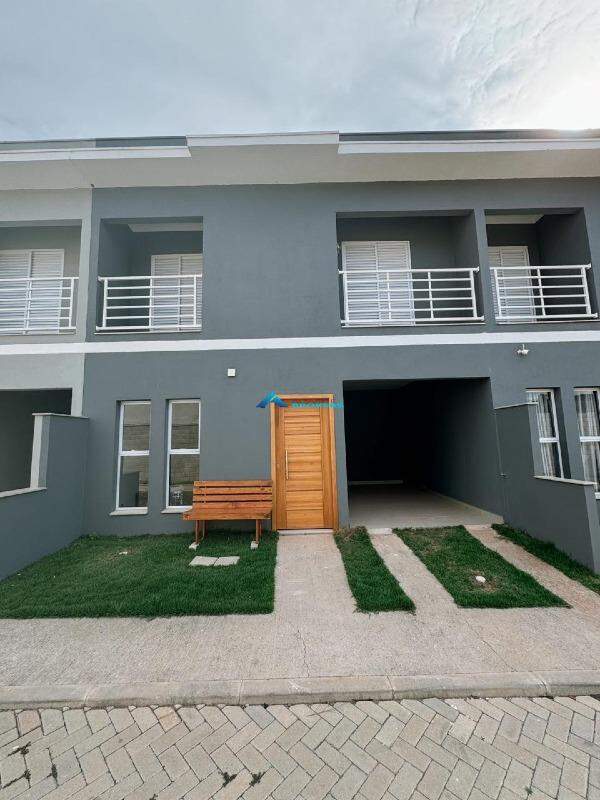 Casa à venda com 3 quartos, 101m² - Foto 1