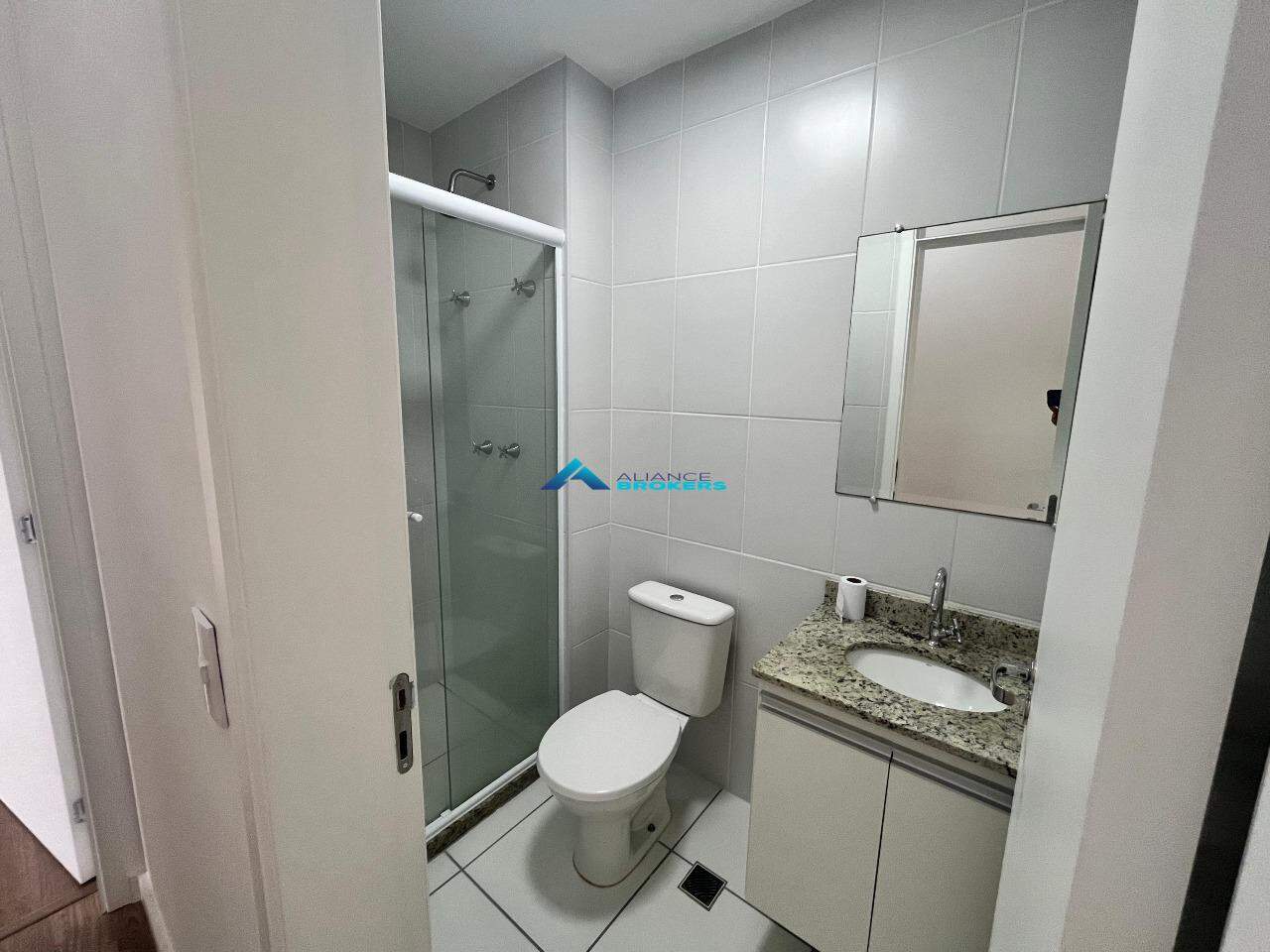 Apartamento para alugar com 2 quartos, 65m² - Foto 13
