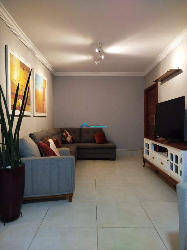 Casa à venda com 4 quartos, 218m² - Foto 2