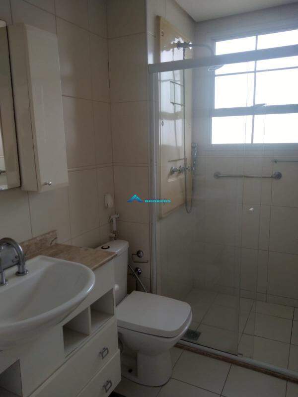 Apartamento para alugar com 3 quartos, 157m² - Foto 13