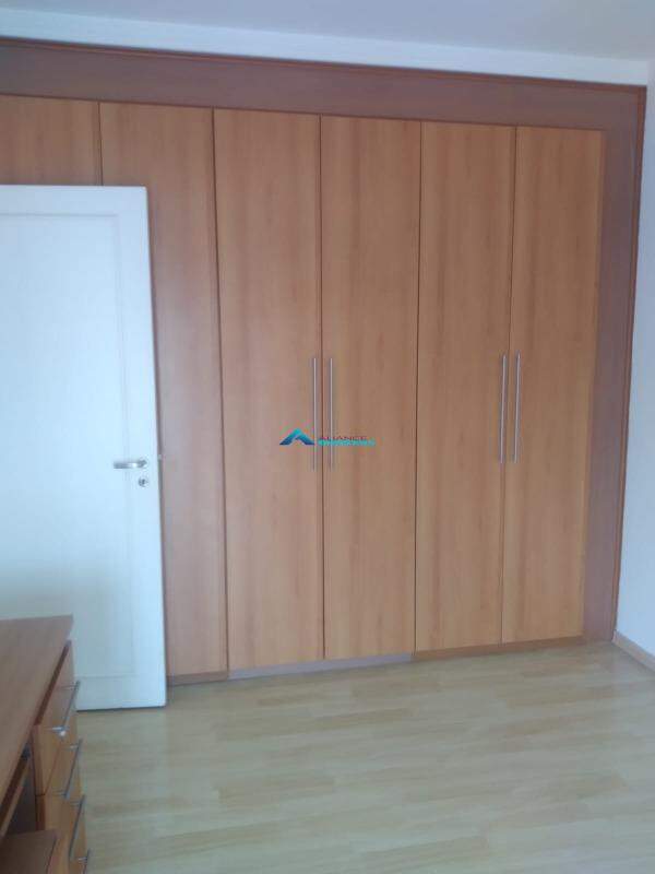 Apartamento para alugar com 3 quartos, 157m² - Foto 10