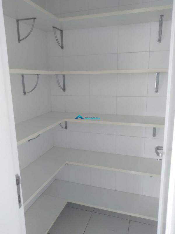 Apartamento para alugar com 3 quartos, 157m² - Foto 17