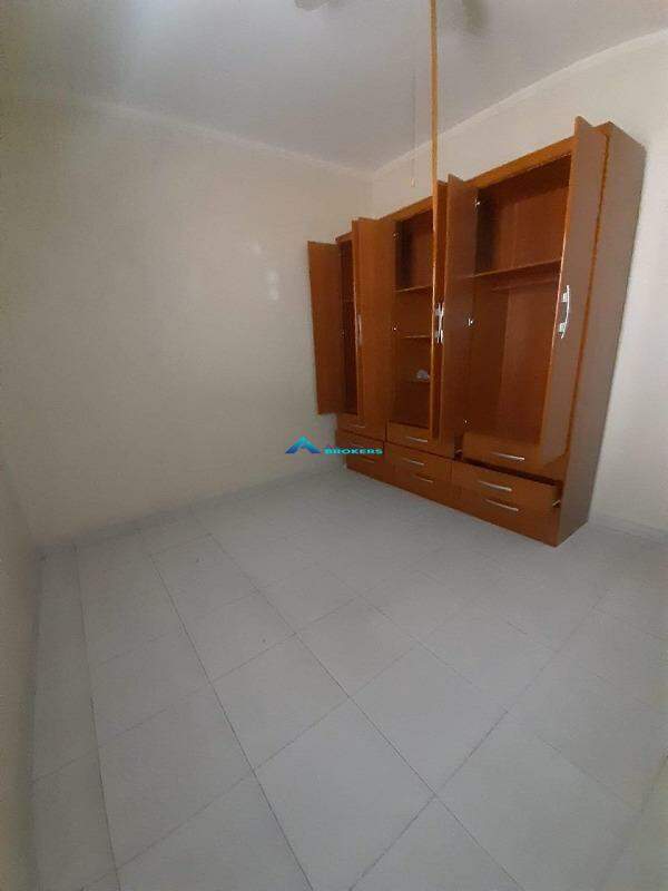 Casa à venda com 3 quartos, 210m² - Foto 2