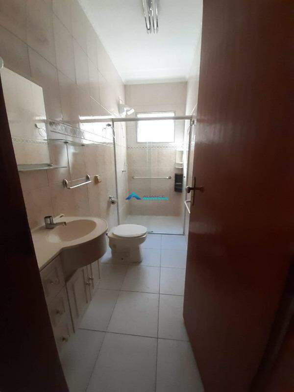 Casa à venda com 3 quartos, 210m² - Foto 14