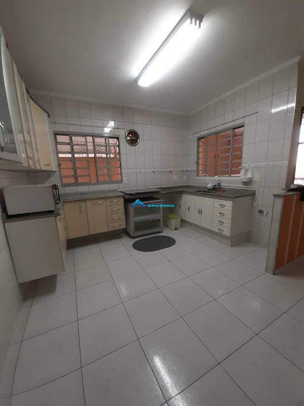 Casa à venda com 3 quartos, 210m² - Foto 9