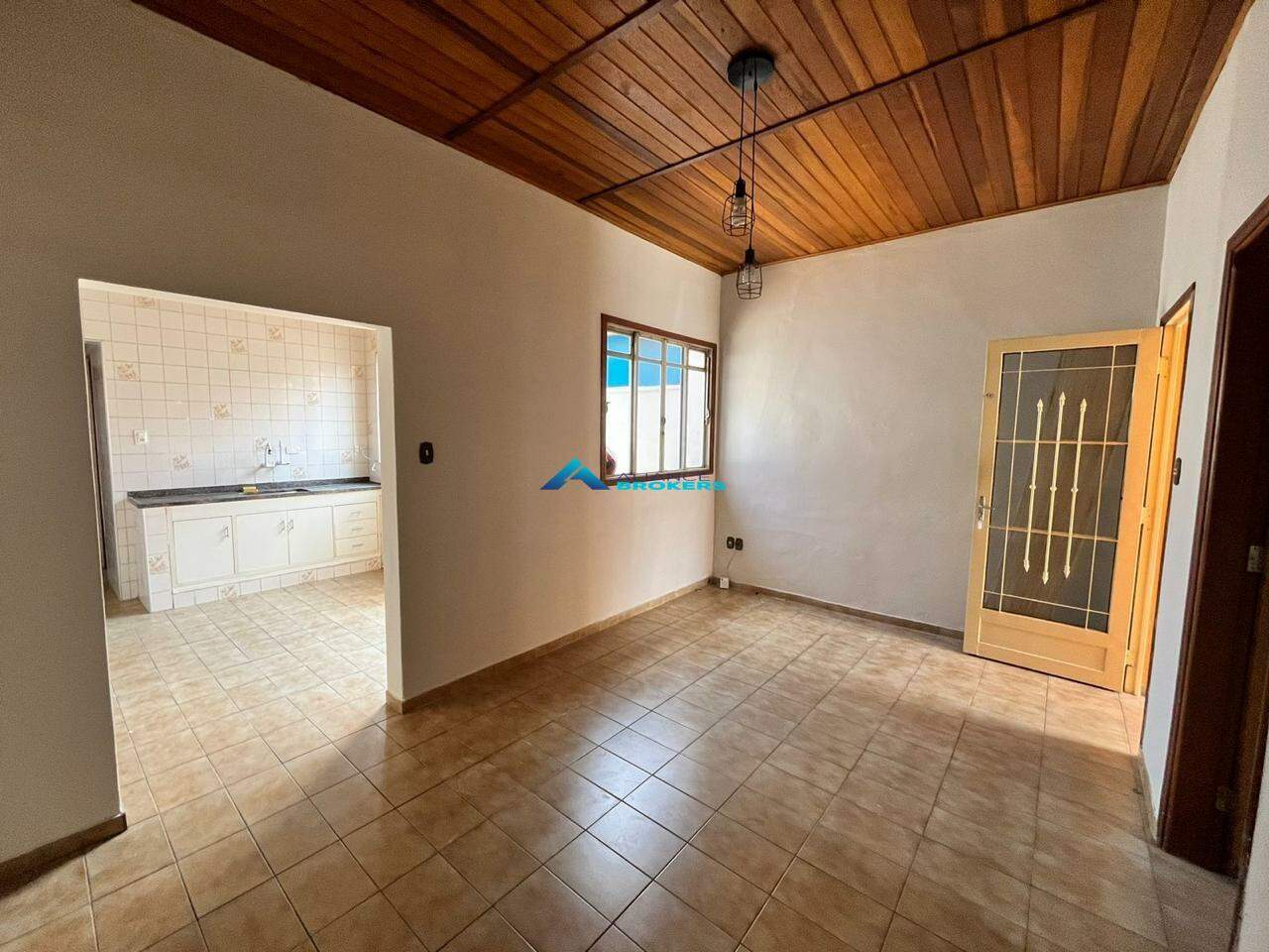 Casa para alugar com 3 quartos, 80m² - Foto 2