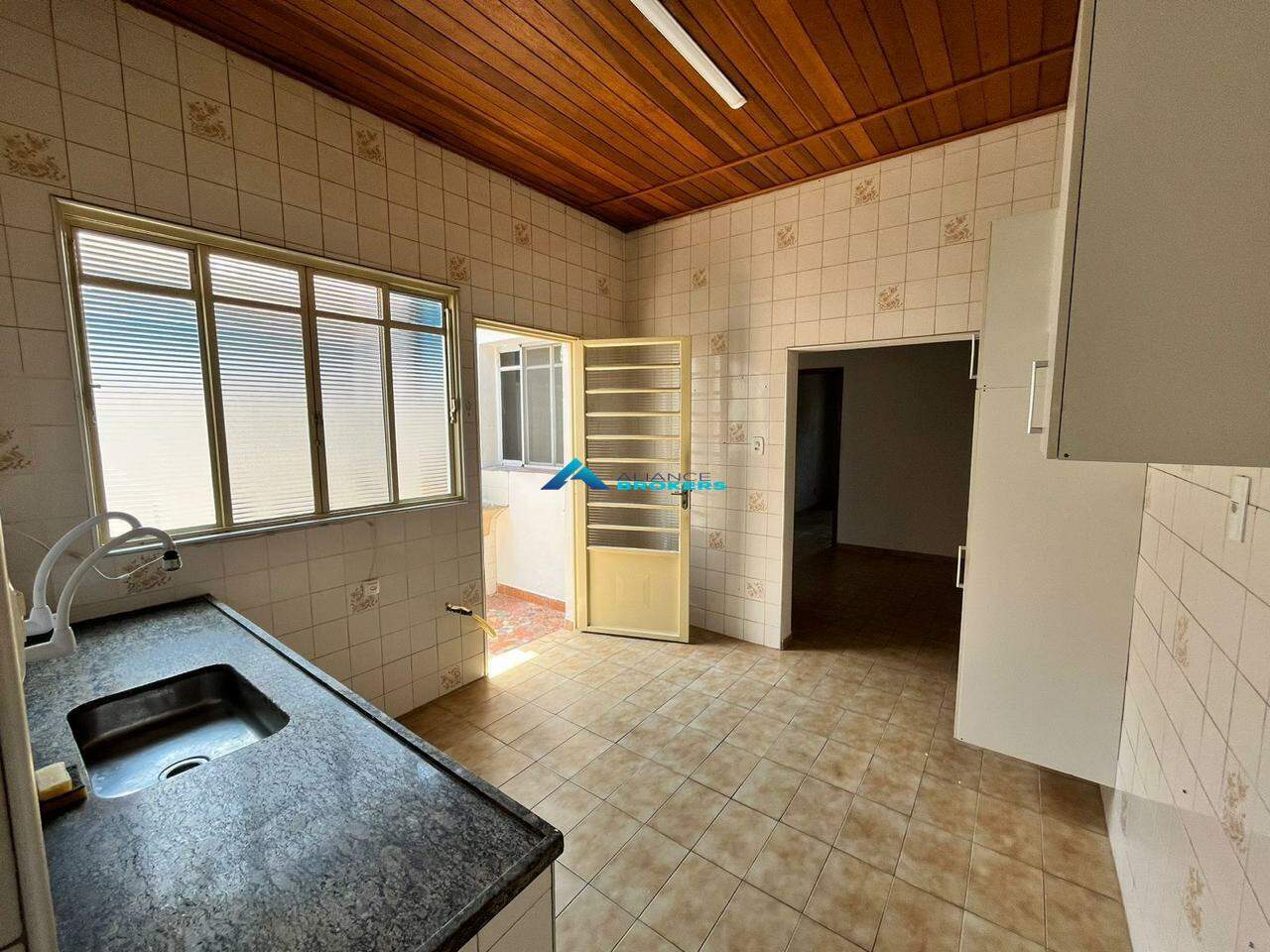 Casa para alugar com 3 quartos, 80m² - Foto 11