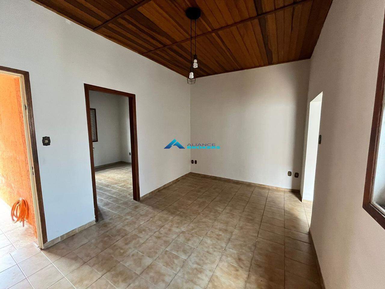 Casa para alugar com 3 quartos, 80m² - Foto 6