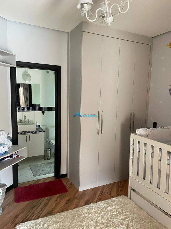 Casa de Condomínio para alugar com 4 quartos, 550m² - Foto 11