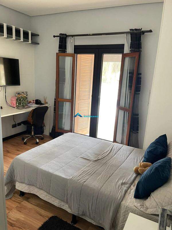 Casa de Condomínio para alugar com 4 quartos, 550m² - Foto 9