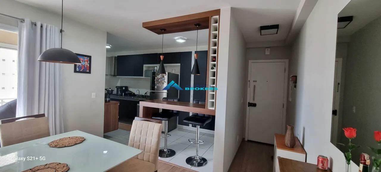 Apartamento à venda com 3 quartos, 94m² - Foto 2