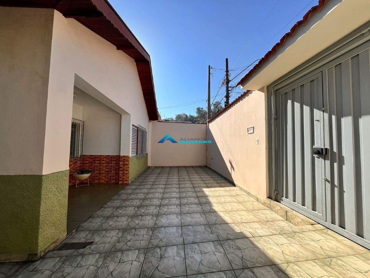 Casa à venda com 3 quartos, 140m² - Foto 2
