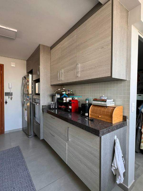 Apartamento à venda com 3 quartos, 137m² - Foto 9