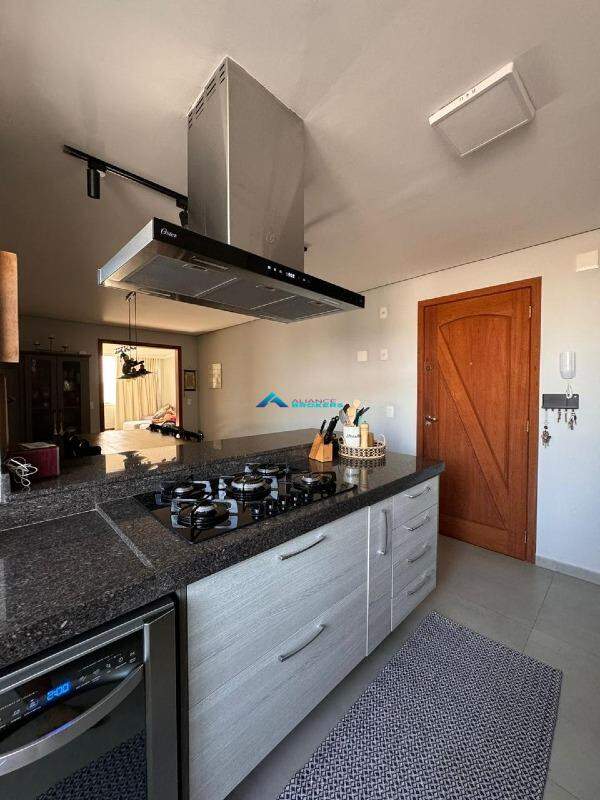 Apartamento à venda com 3 quartos, 137m² - Foto 7