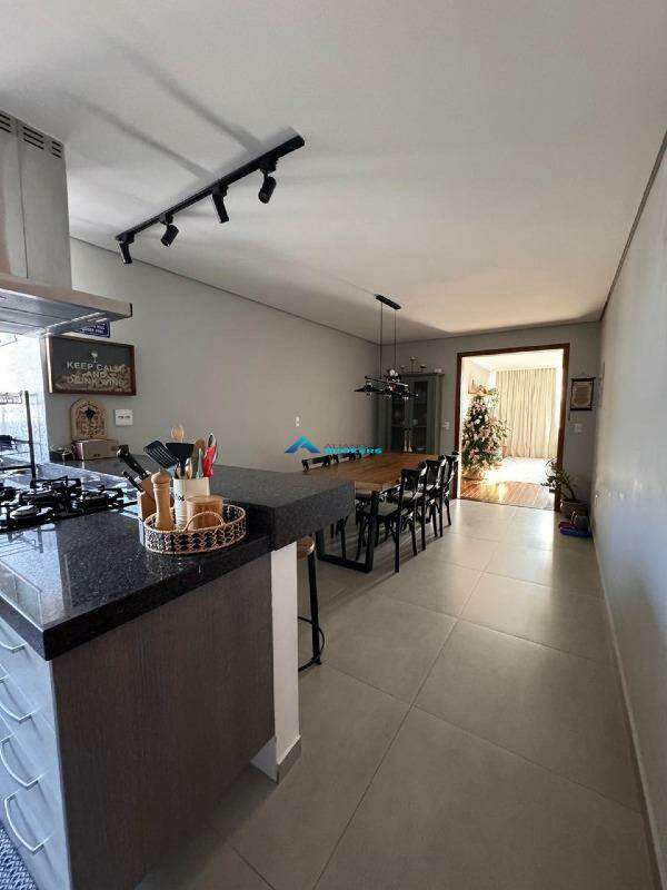 Apartamento à venda com 3 quartos, 137m² - Foto 2