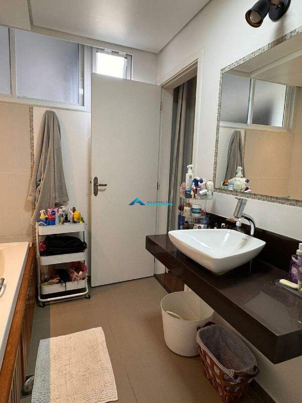 Apartamento à venda com 3 quartos, 137m² - Foto 27