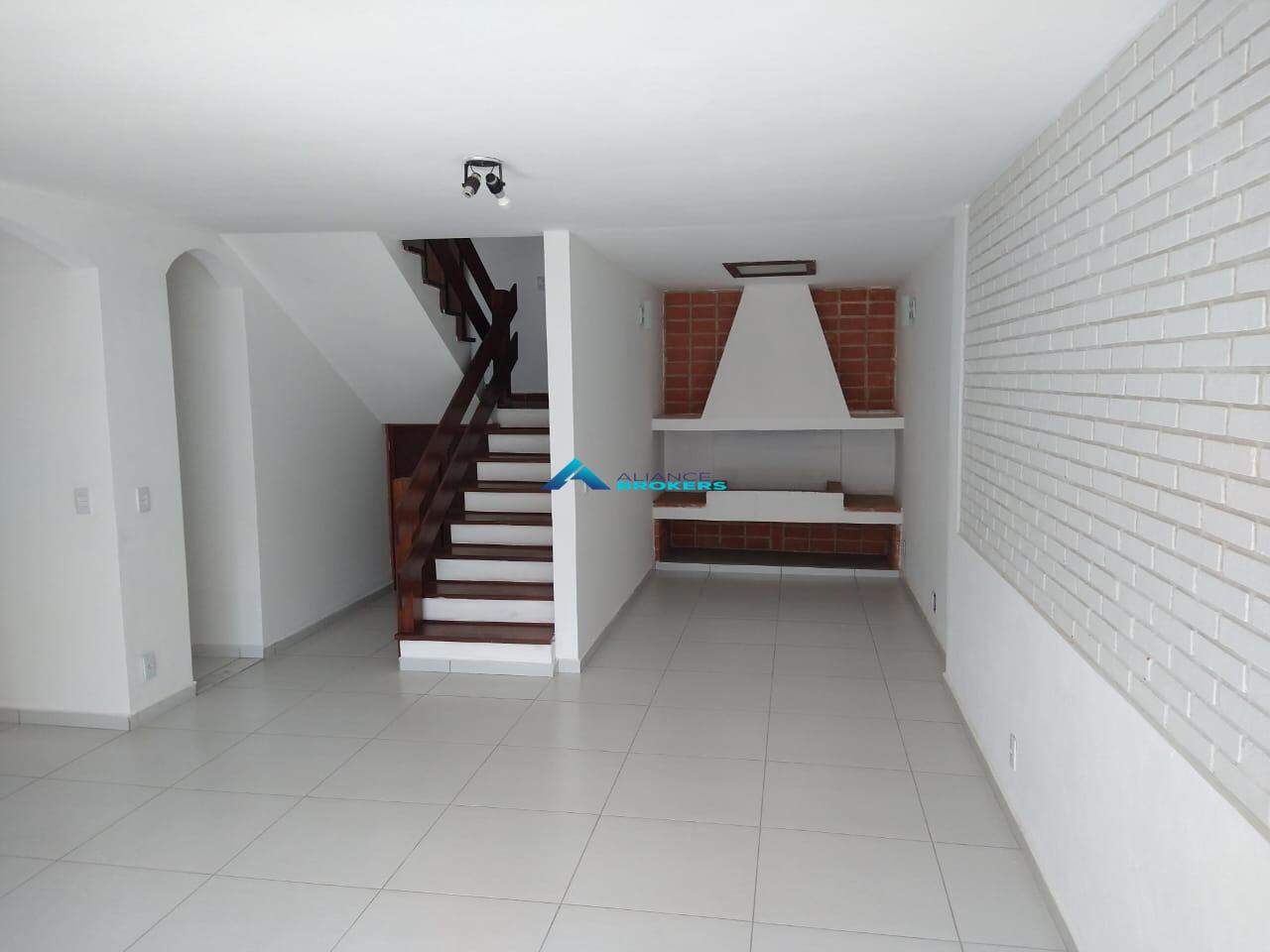 Casa para alugar com 3 quartos, 168m² - Foto 2