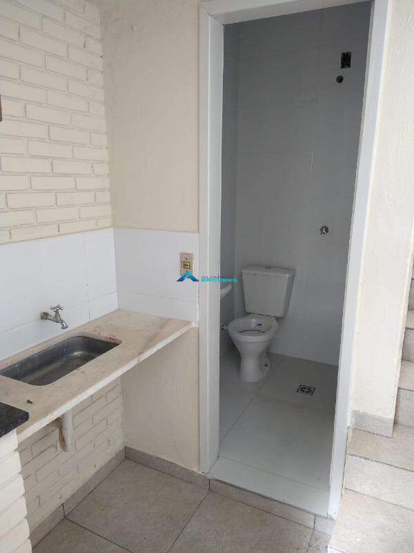 Casa para alugar com 3 quartos, 168m² - Foto 15