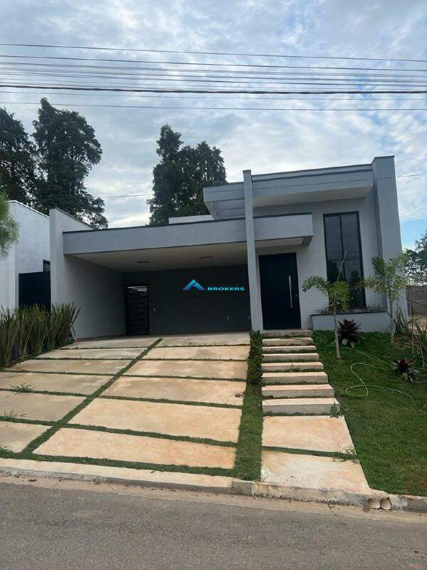 Casa para alugar com 3 quartos, 170m² - Foto 1