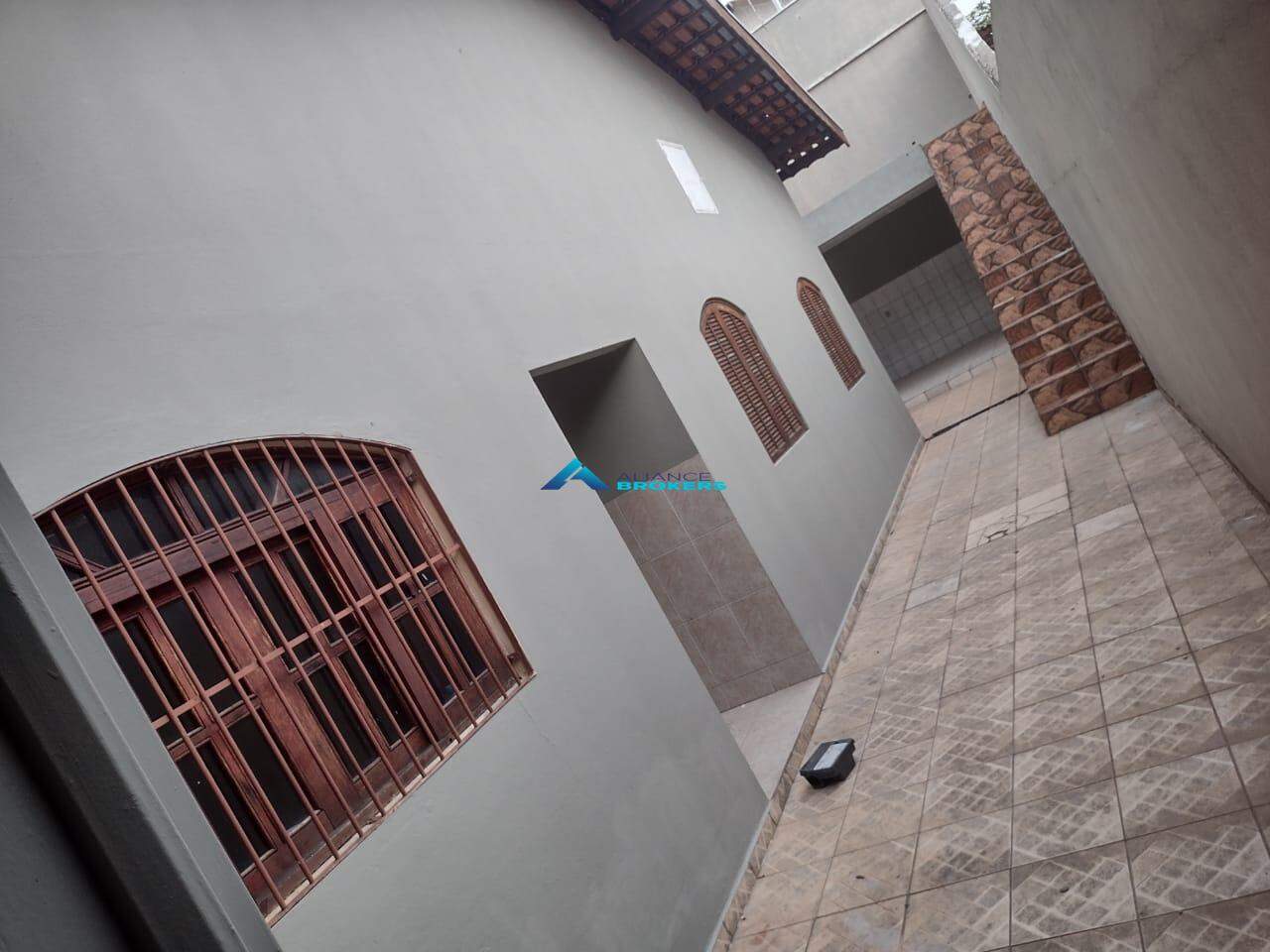 Casa para alugar com 3 quartos, 243m² - Foto 4