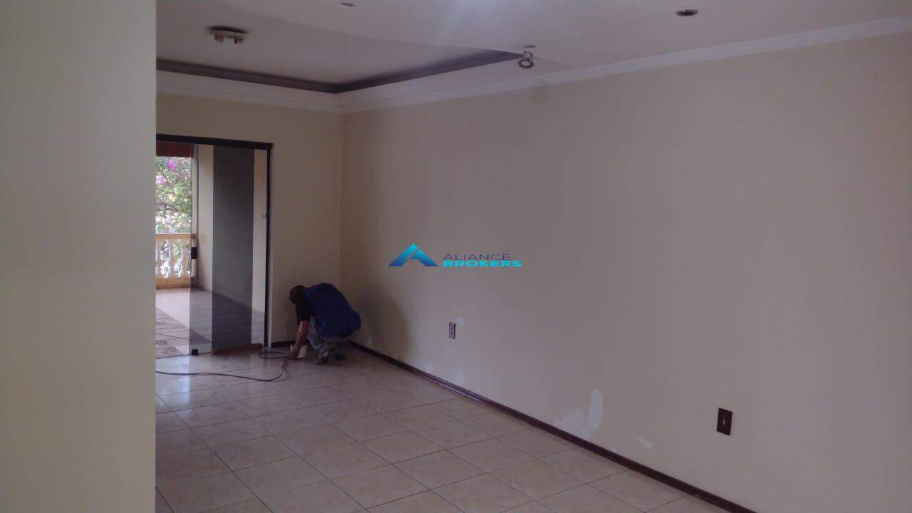 Casa para alugar com 3 quartos, 243m² - Foto 10