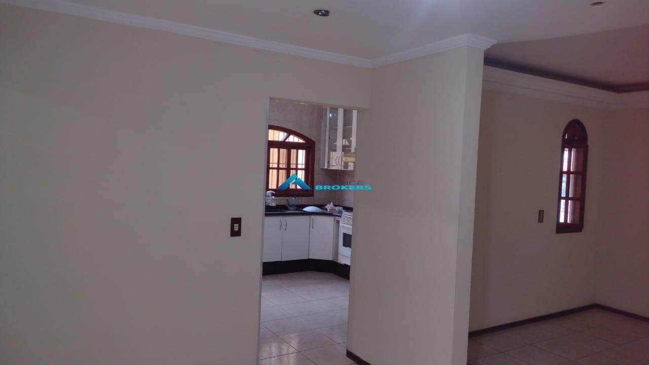 Casa para alugar com 3 quartos, 243m² - Foto 8