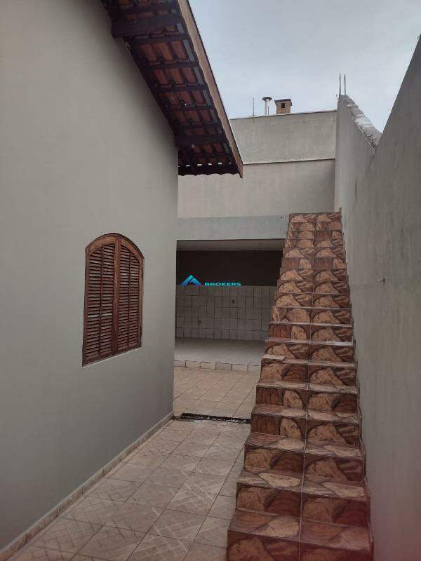 Casa para alugar com 3 quartos, 243m² - Foto 3