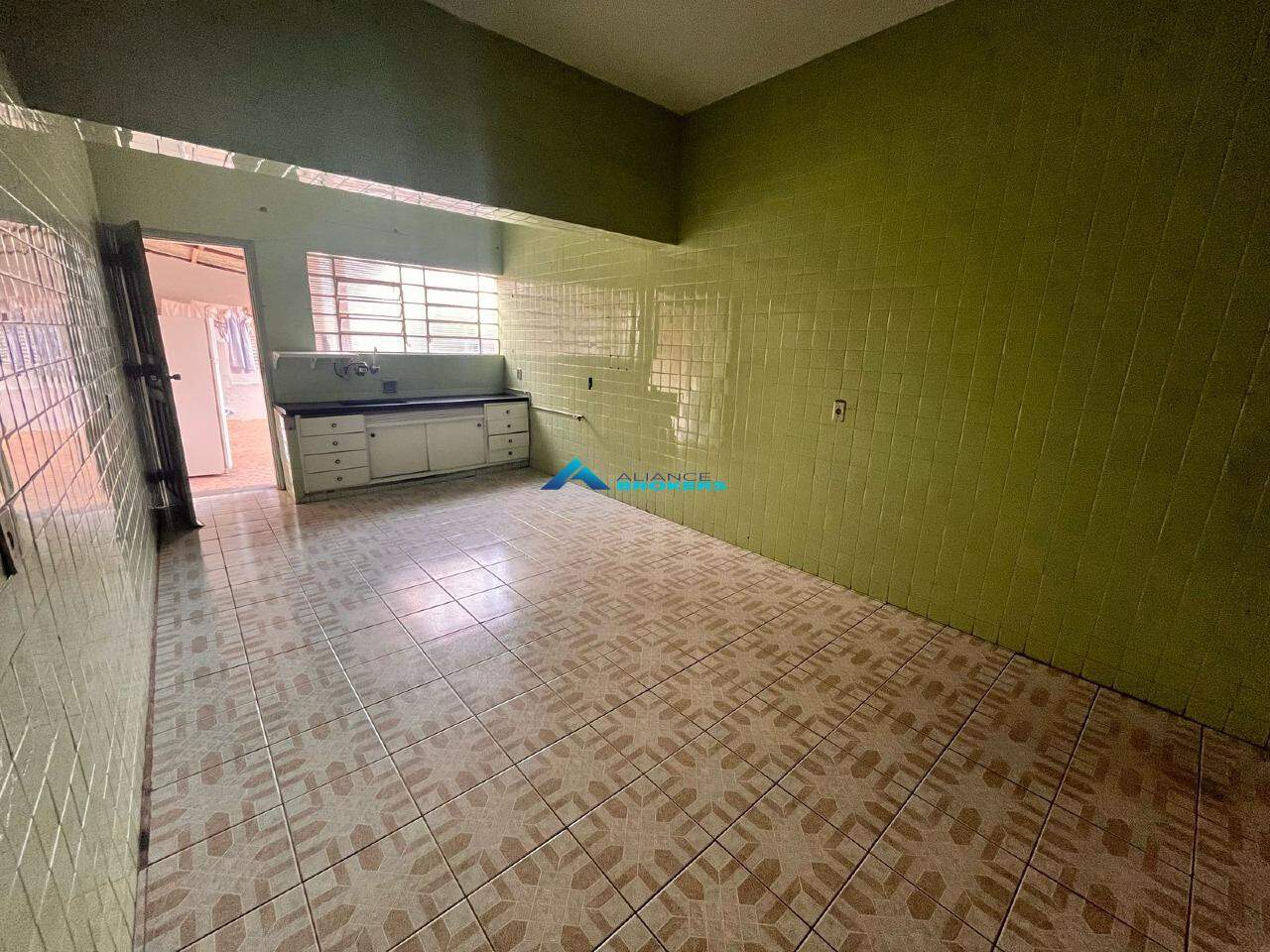 Casa para alugar com 3 quartos, 261m² - Foto 7