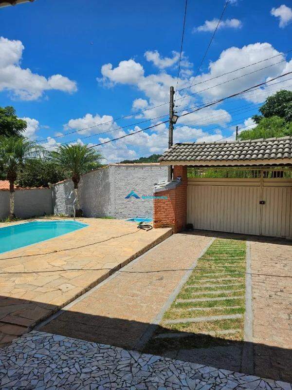Chácara à venda com 5 quartos, 253m² - Foto 1