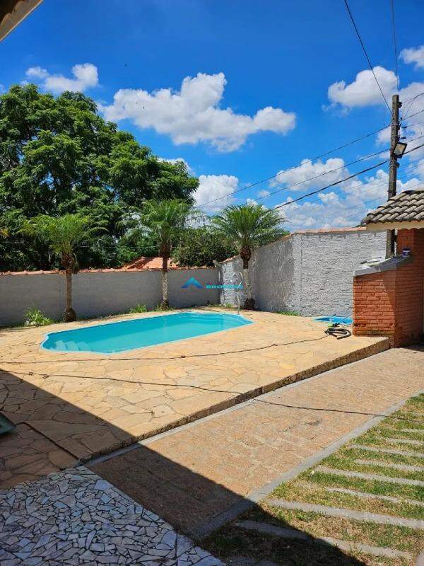 Chácara à venda com 5 quartos, 253m² - Foto 2