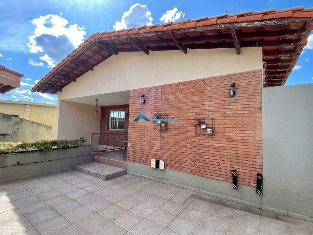 Casa para alugar com 3 quartos, 150m² - Foto 3