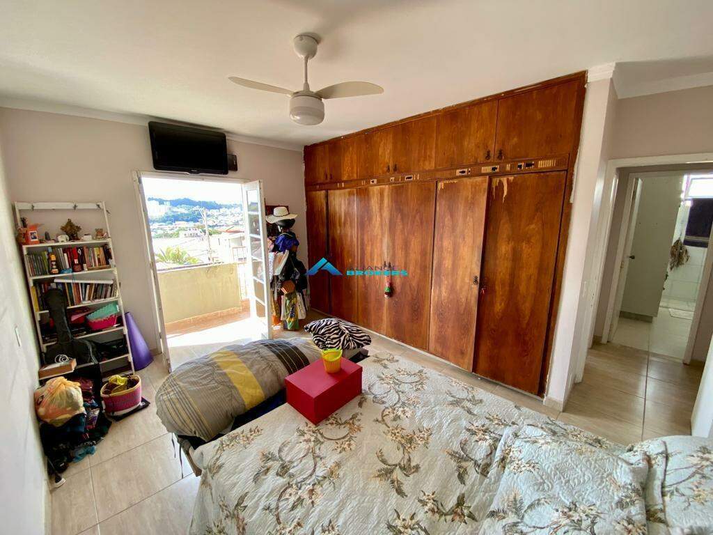 Casa para alugar com 3 quartos, 150m² - Foto 11