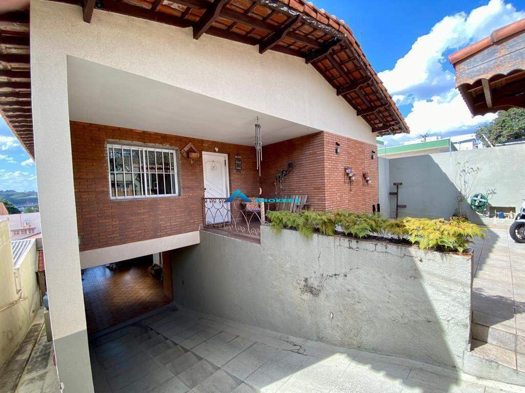 Casa para alugar com 3 quartos, 150m² - Foto 1