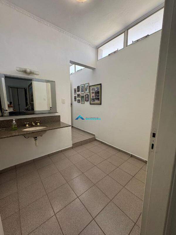 Casa à venda com 3 quartos, 254m² - Foto 7